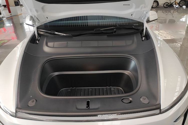 Used Tesla Model Y 2025 Rear-Wheel-Drive Version Engine Bay