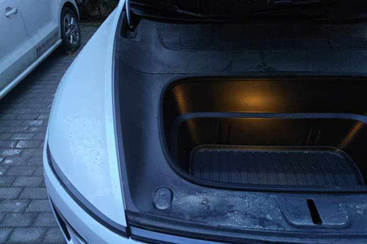 Used Tesla Model Y 2025 Rear-Wheel-Drive Version Engine Bay Right