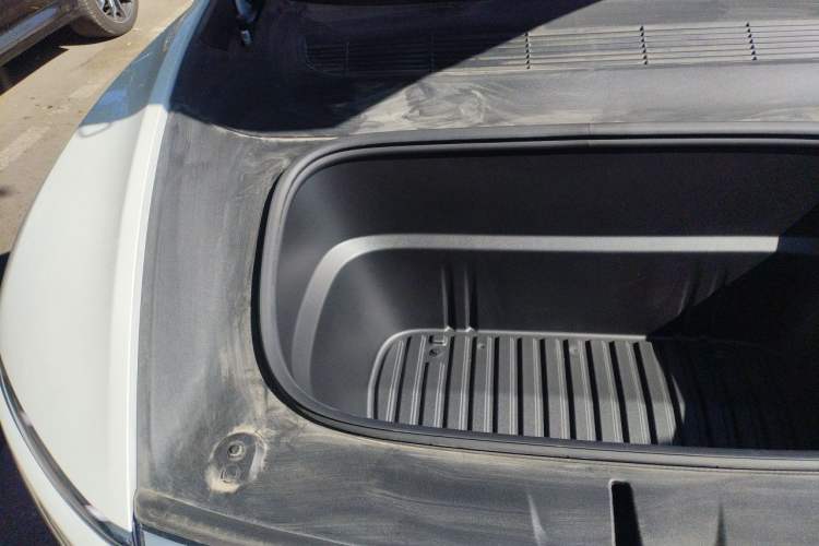Used Tesla Model Y 2025 Rear-Wheel-Drive Version Engine Bay Right