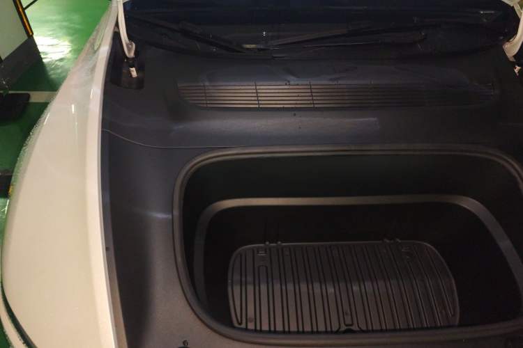 Used Tesla Model Y 2025 Updated Version Long-Range All-Wheel Drive Engine Bay Right