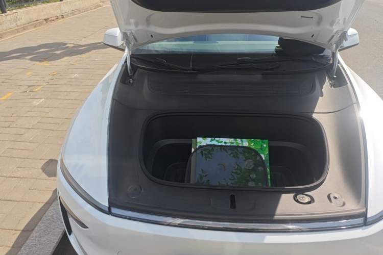 Used Tesla Model Y 2025 Rear-Wheel-Drive Version Engine Bay Right