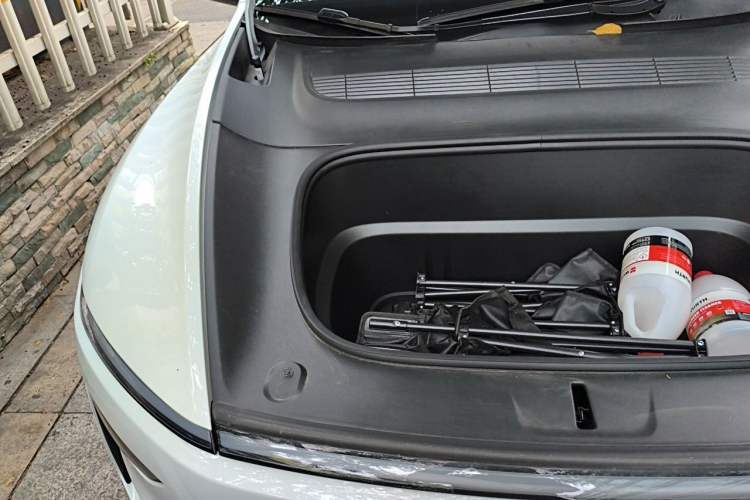 Used Tesla Model Y 2025 Rear-Wheel-Drive Version Engine Bay Right