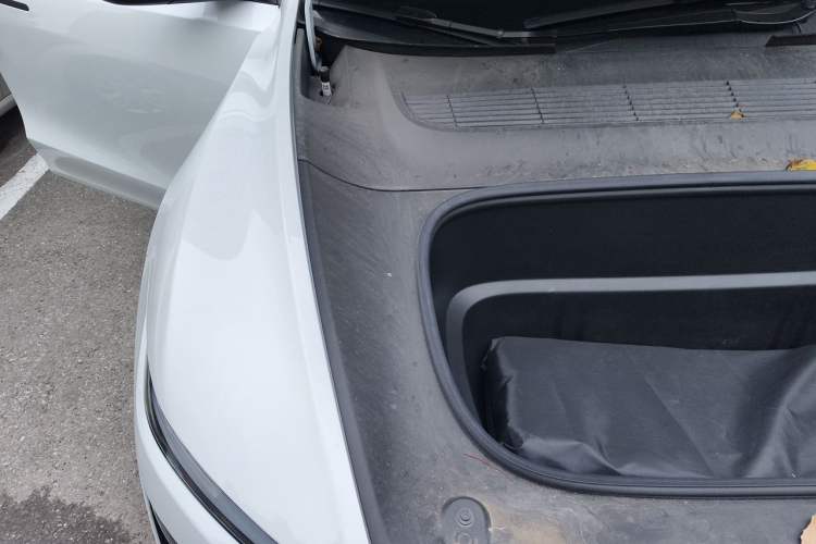 Used Tesla Model Y 2025 Rear-Wheel-Drive Version Engine Bay Right
