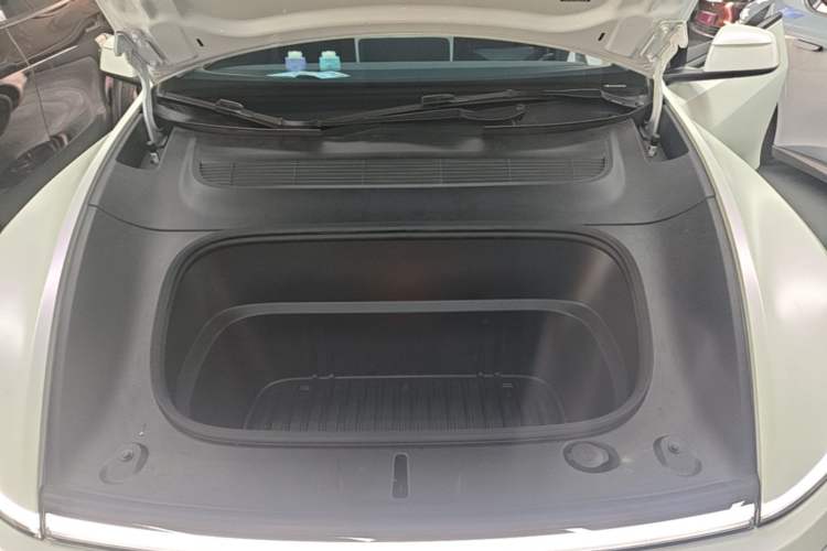 Used Tesla Model Y 2025 Rear-Wheel-Drive Version Engine Bay