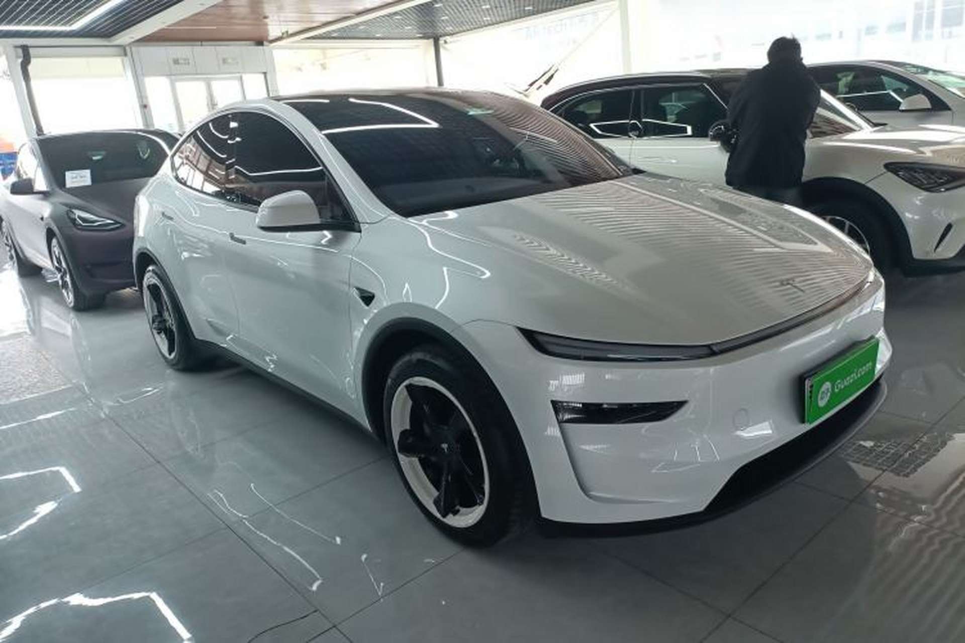 Used Tesla Model Y 2025 Long-Range All-Wheel-Drive Version Exterior 1