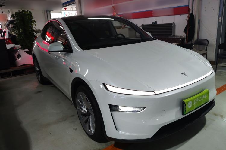 Used Tesla Model Y 2025 Rear-Wheel Drive First Edition Exterior 1