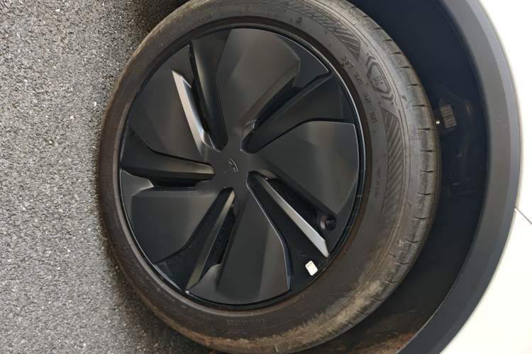 Used Tesla Model Y 2025 Rear-Wheel-Drive Version Exterior 1