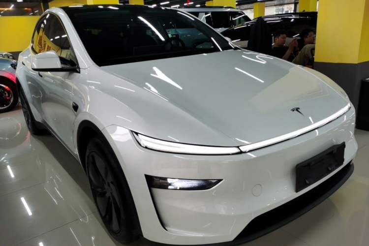 Used Tesla Model Y 2025 Rear-Wheel-Drive Version Exterior 1