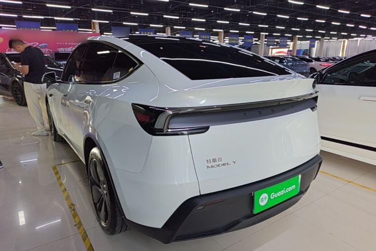 Used Tesla Model Y 2025 Rear-Wheel-Drive Version Exterior 2