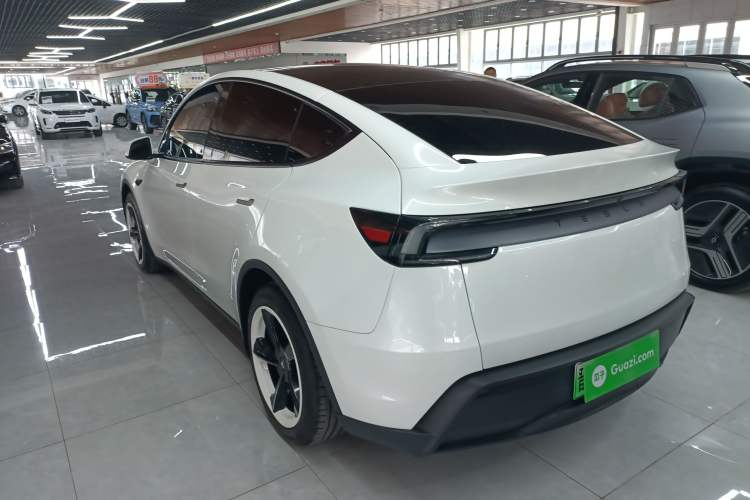 Used Tesla Model Y 2025 Long-Range All-Wheel-Drive Version Exterior 2