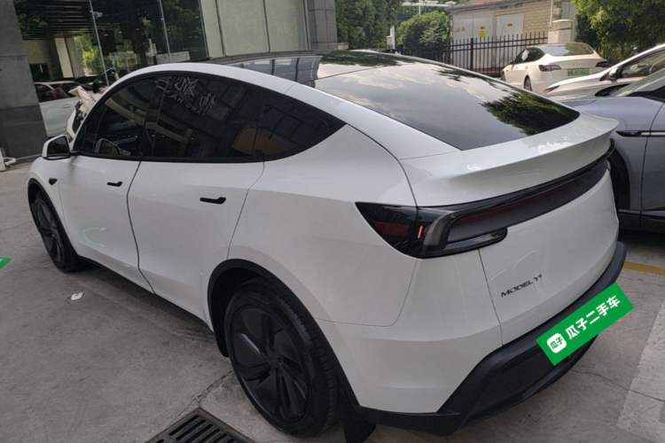 Used Tesla Model Y 2025 Long-Range All-Wheel-Drive Version Exterior 2