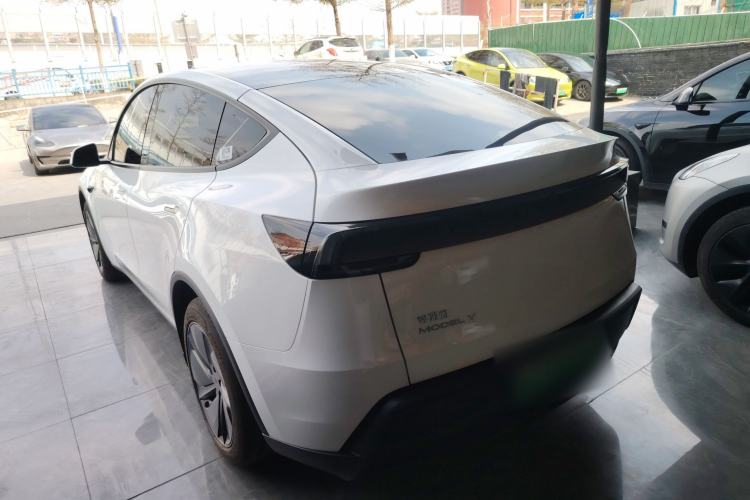 Used Tesla Model Y 2025 Rear-Wheel-Drive Version Exterior 2