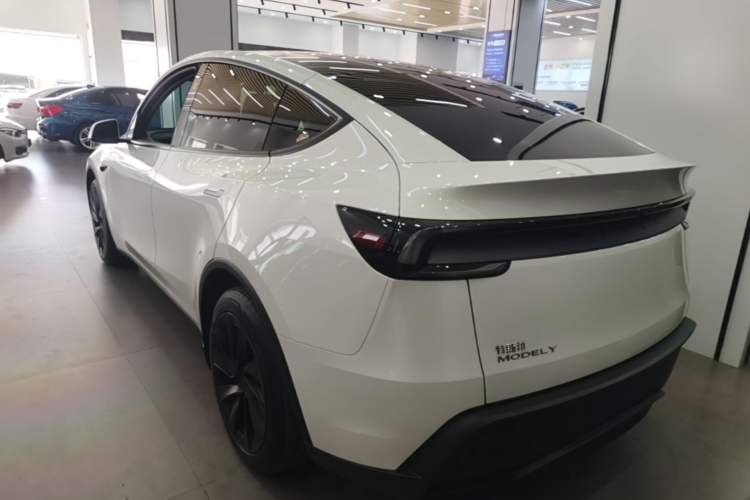 Used Tesla Model Y 2025 Rear-Wheel-Drive Version Exterior 2