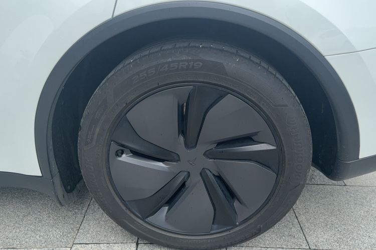 Used Tesla Model Y 2025 Updated Version Long-Range All-Wheel Drive Exterior 2