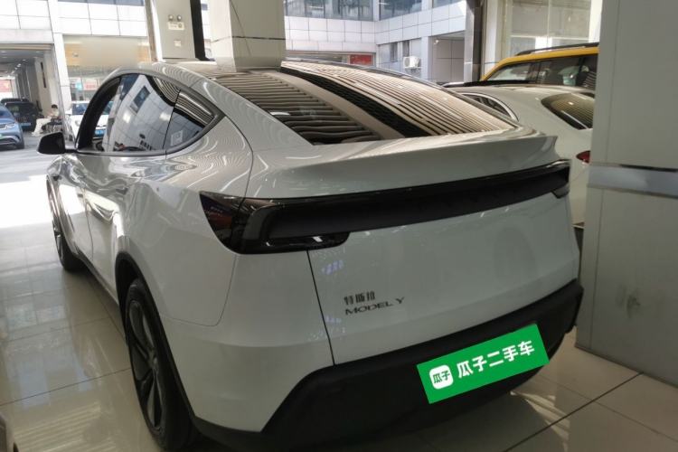 Used Tesla Model Y 2025 Rear-Wheel-Drive Version Exterior 2