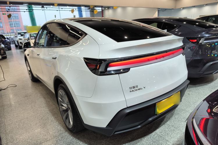 Used Tesla Model Y 2025 Rear-Wheel-Drive Version Exterior 2