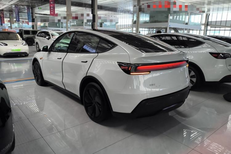 Used Tesla Model Y 2025 Rear-Wheel Drive First Edition Exterior 2