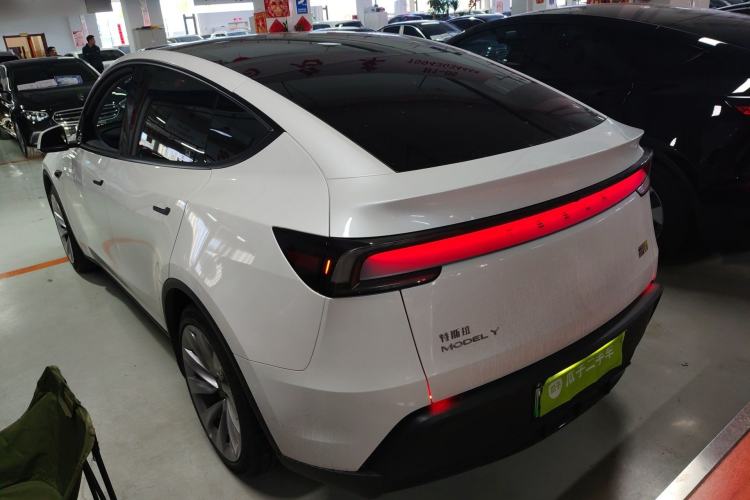 Used Tesla Model Y 2025 Rear-Wheel Drive First Edition Exterior 2