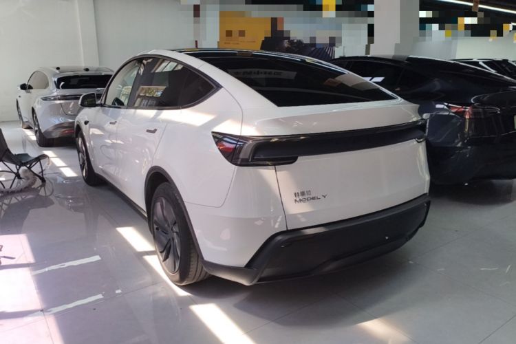 Used Tesla Model Y 2025 Rear-Wheel-Drive Version Exterior 2