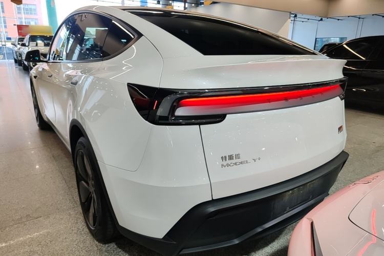Used Tesla Model Y 2025 Long-Range All-Wheel Drive First Edition Exterior 2