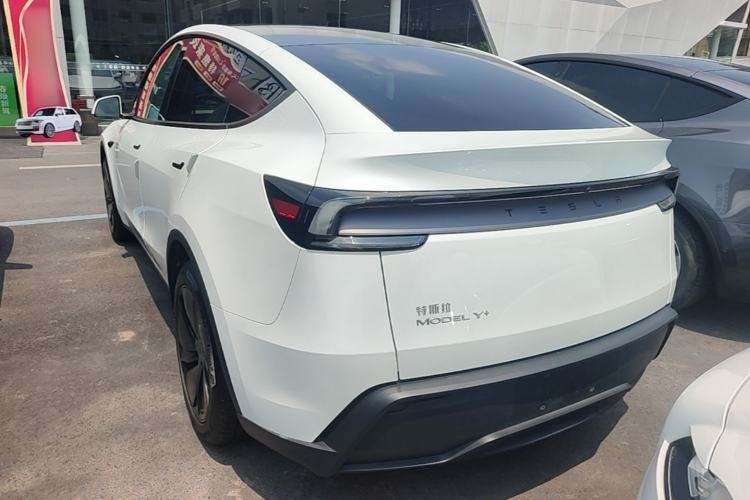 Used Tesla Model Y 2025 Long-Range All-Wheel-Drive Version Exterior 2