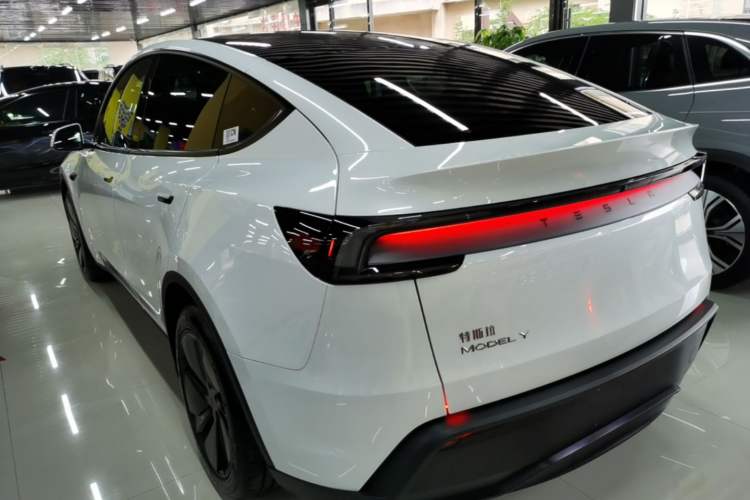 Used Tesla Model Y 2025 Rear-Wheel-Drive Version Exterior 2