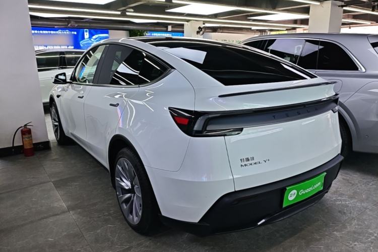 Used Tesla Model Y 2025 Long-Range All-Wheel-Drive Version Exterior 2