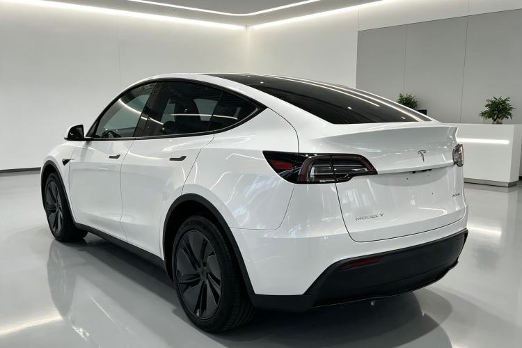 Used Tesla Model Y 2025 Rear-Wheel-Drive Version Exterior 2