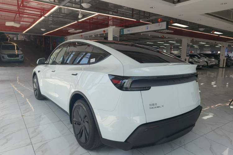 Used Tesla Model Y 2025 Rear-Wheel-Drive Version Exterior 2