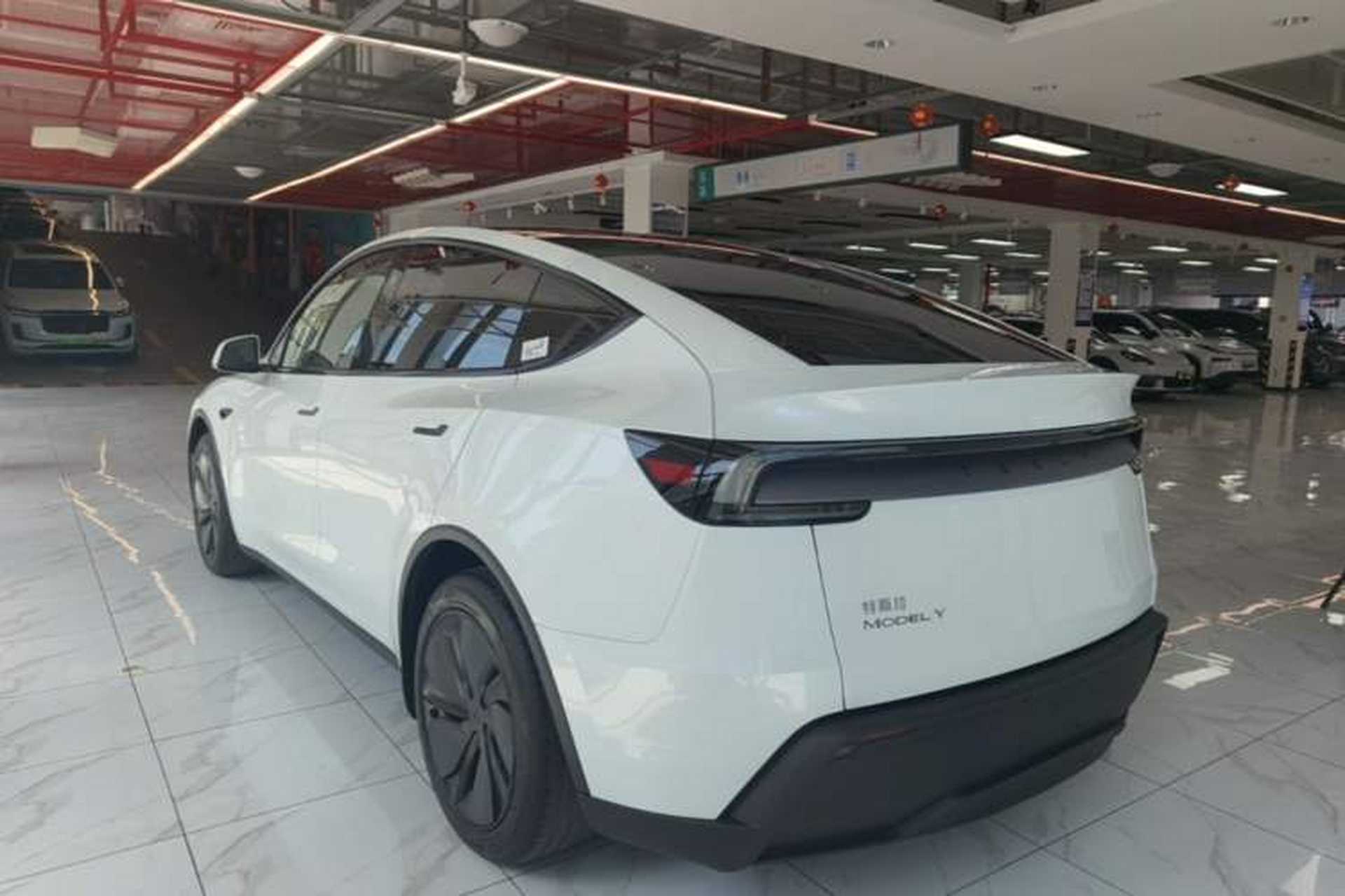 Used Tesla Model Y 2025 Rear-Wheel-Drive Version Exterior 2