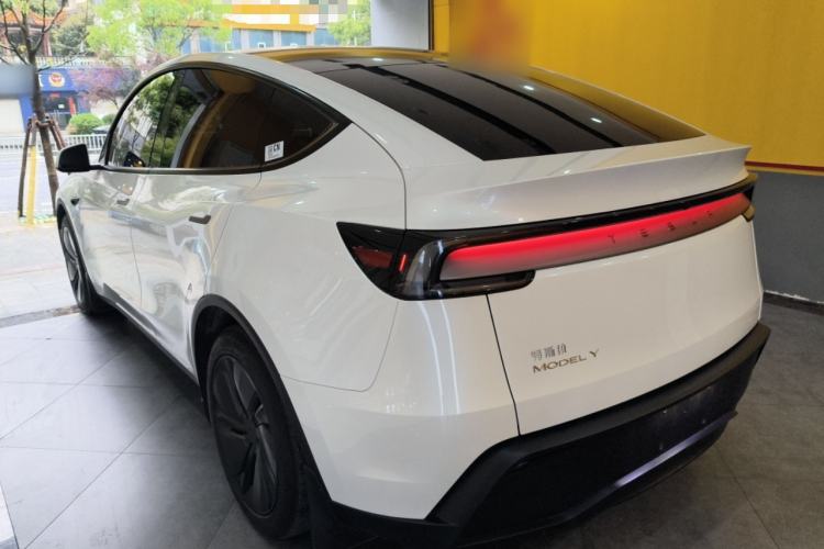 Used Tesla Model Y 2025 Rear-Wheel-Drive Version Exterior 2