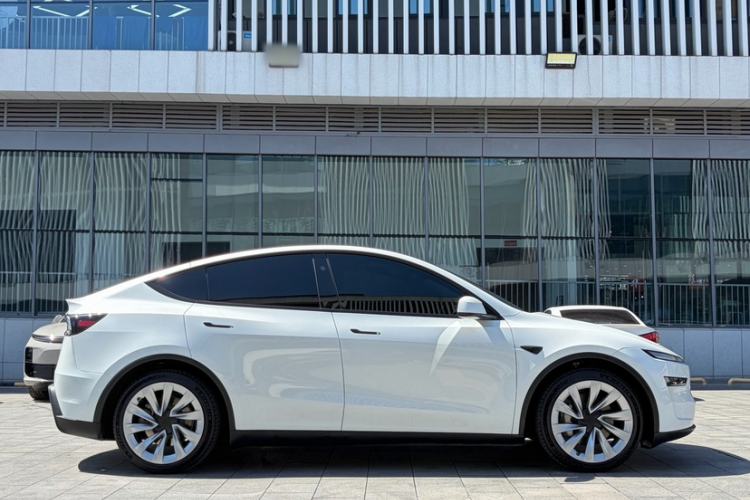 Used Tesla Model Y 2025 Updated Version Long-Range All-Wheel Drive Exterior 3