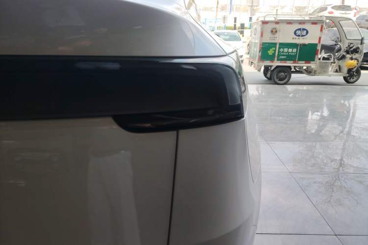 Used Tesla Model Y 2025 Rear-Wheel-Drive Version Exterior 3