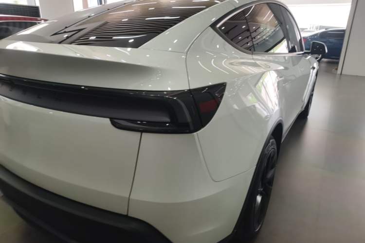 Used Tesla Model Y 2025 Rear-Wheel-Drive Version Exterior 3