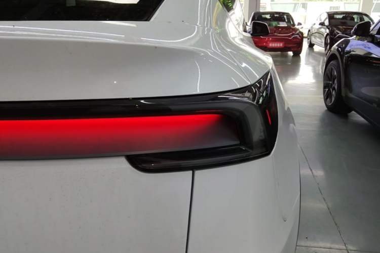 Used Tesla Model Y 2025 Updated Version Long-Range All-Wheel Drive Exterior 3
