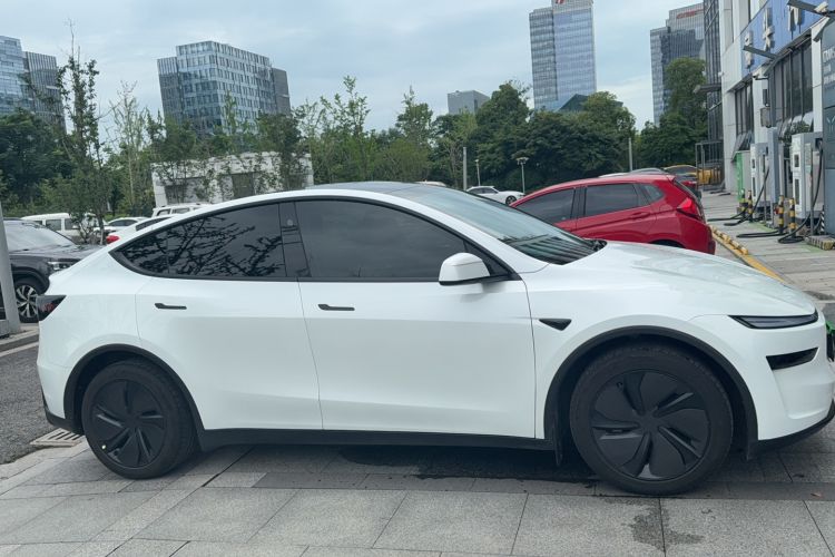 Used Tesla Model Y 2025 Updated Version Long-Range All-Wheel Drive Exterior 3