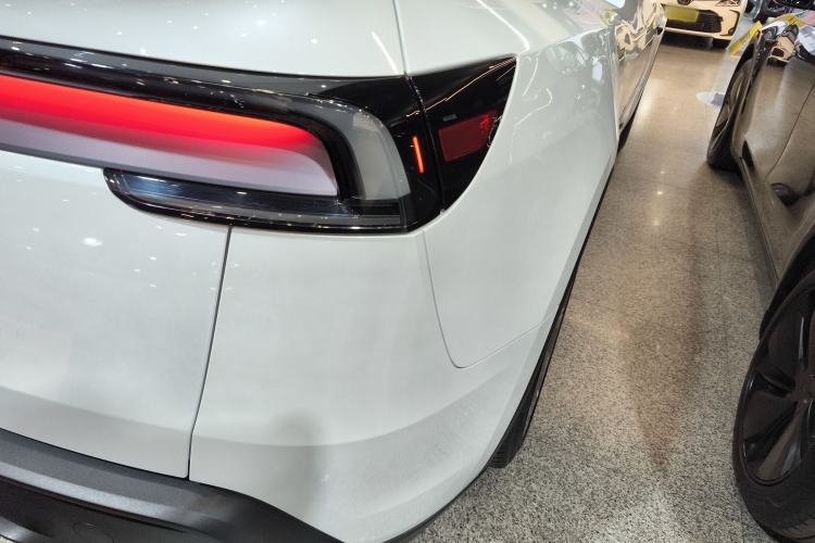 Used Tesla Model Y 2025 Rear-Wheel-Drive Version Exterior 3