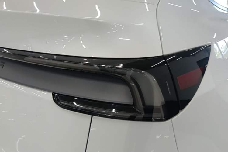 Used Tesla Model Y 2025 Rear-Wheel Drive First Edition Exterior 3