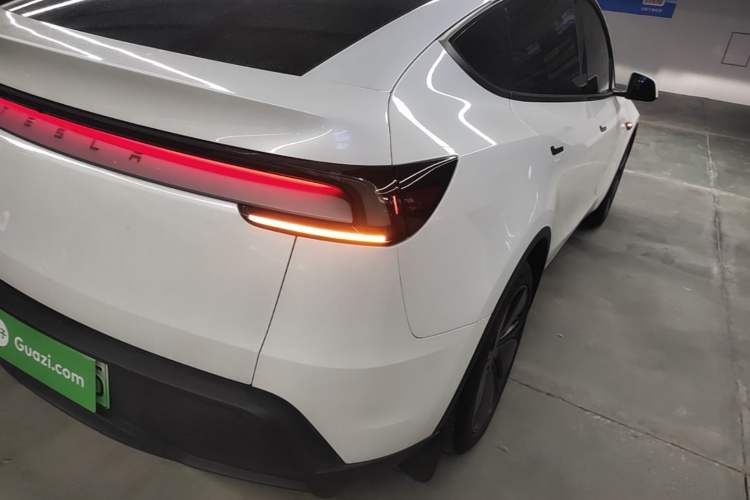 Used Tesla Model Y 2025 Rear-Wheel-Drive Version Exterior 3
