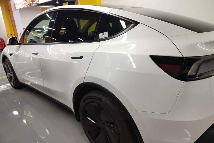 Used Tesla Model Y 2025 Long-Range All-Wheel-Drive Version Exterior 3