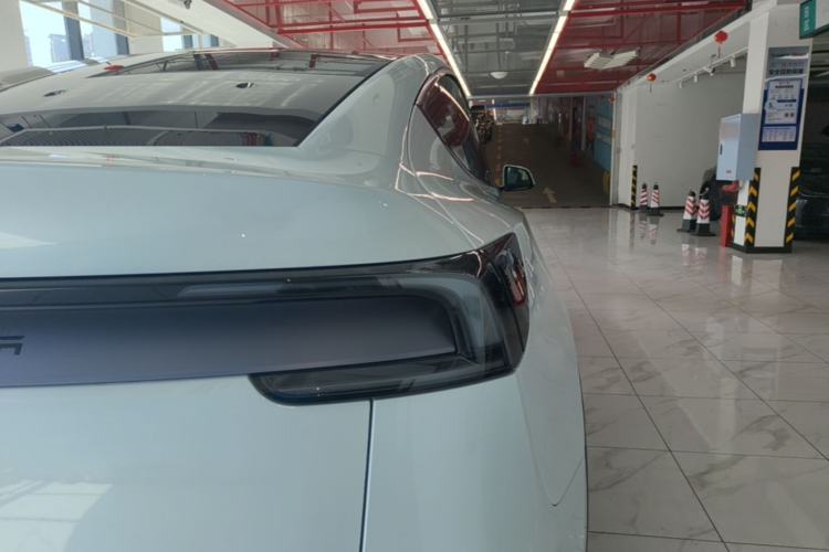 Used Tesla Model Y 2025 Rear-Wheel-Drive Version Exterior 3