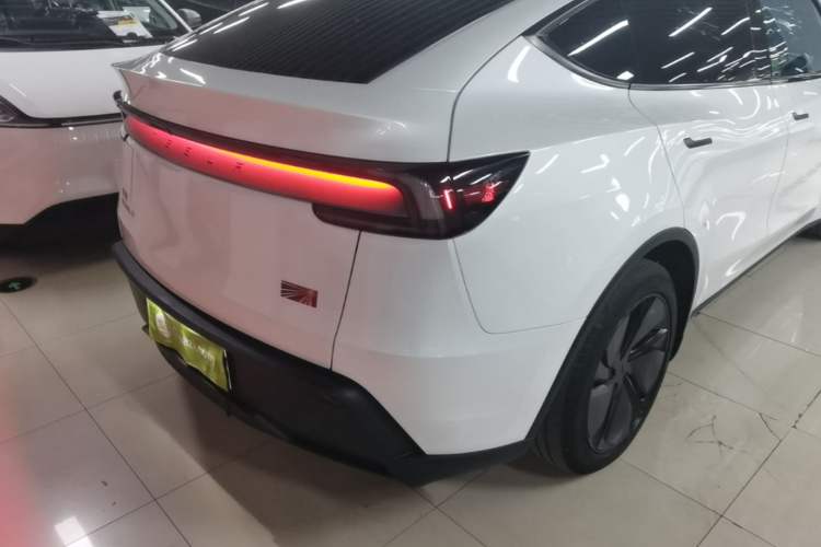 Used Tesla Model Y 2025 Rear-Wheel Drive First Edition Exterior 3
