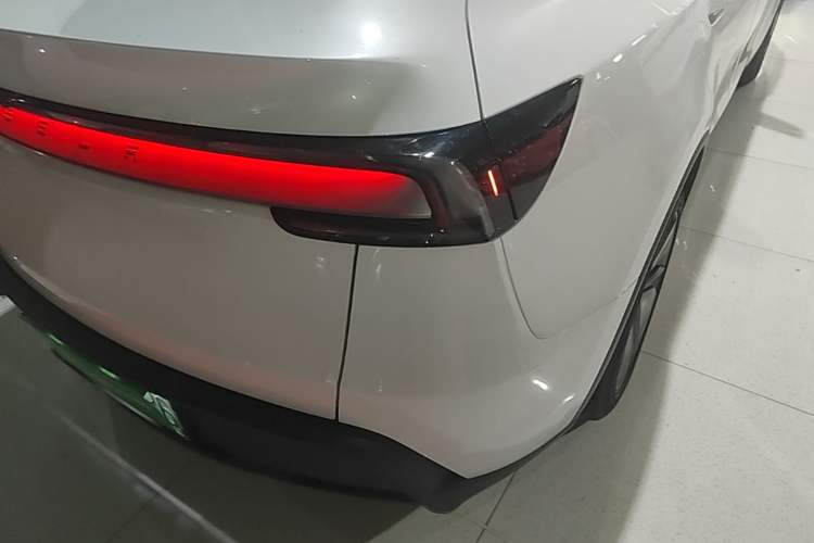Used Tesla Model Y 2025 Long-Range All-Wheel-Drive Version Exterior 3