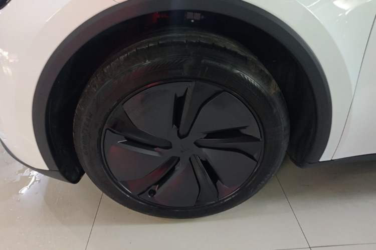 Used Tesla Model Y 2025 Rear-Wheel-Drive Version Exterior 4