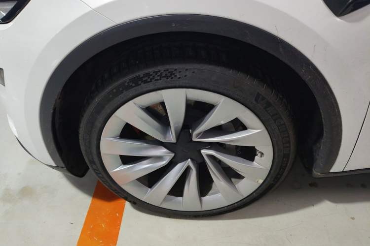 Used Tesla Model Y 2025 Rear-Wheel Drive First Edition Exterior 4