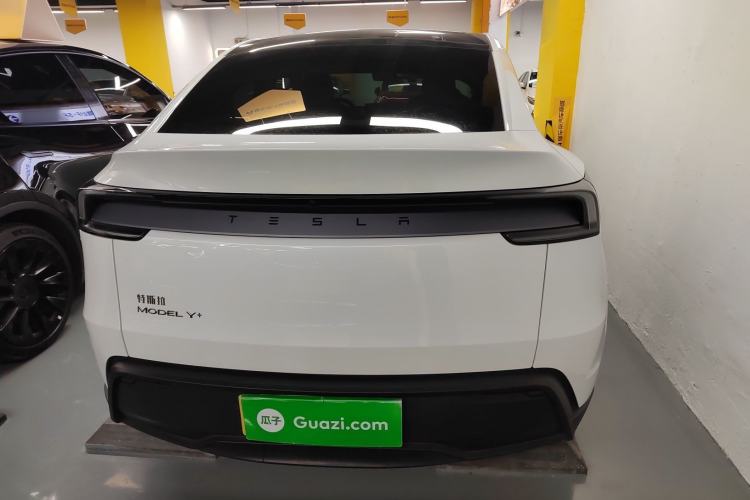 Used Tesla Model Y 2025 Long-Range All-Wheel-Drive Version Exterior 4