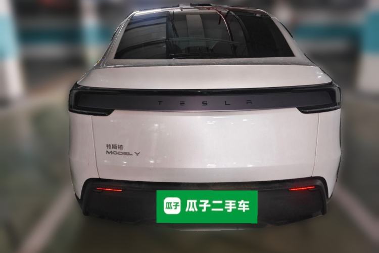 Used Tesla Model Y 2025 Rear-Wheel-Drive Version Exterior 4