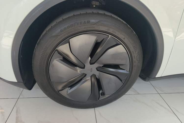 Used Tesla Model Y 2025 Rear-Wheel-Drive Version Exterior 4