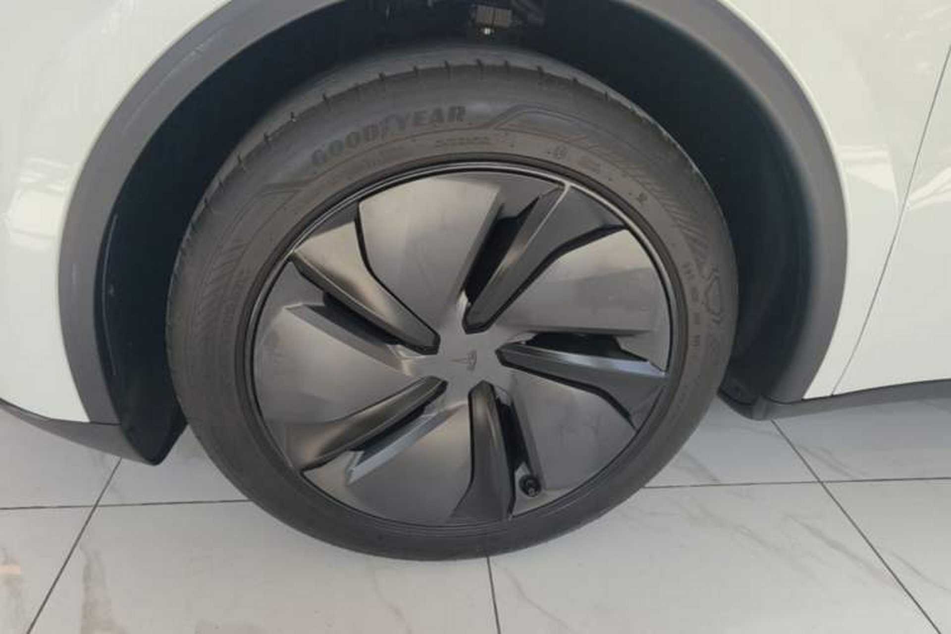 Used Tesla Model Y 2025 Rear-Wheel-Drive Version Exterior 4