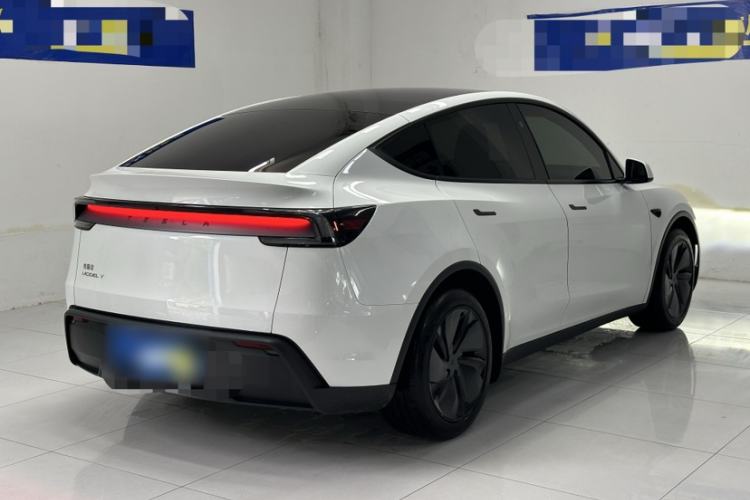Used Tesla Model Y 2025 Rear-Wheel-Drive Version Exterior 5